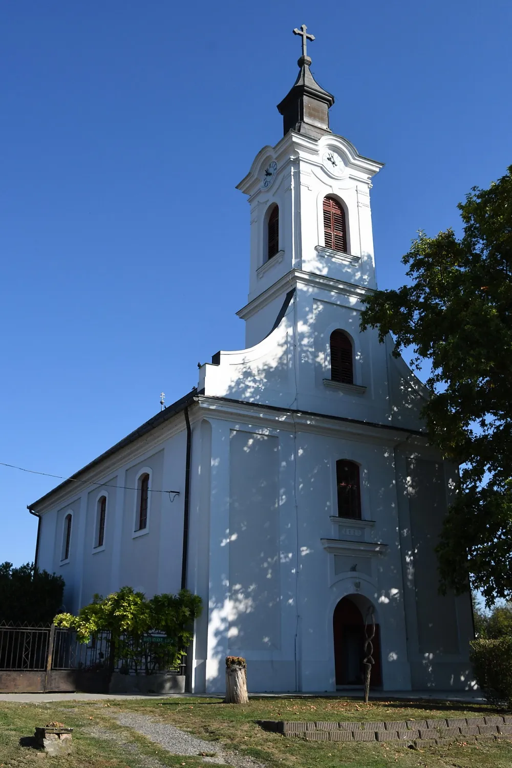 Borromei Szent Károly-templom, Lajoskomárom — exterior