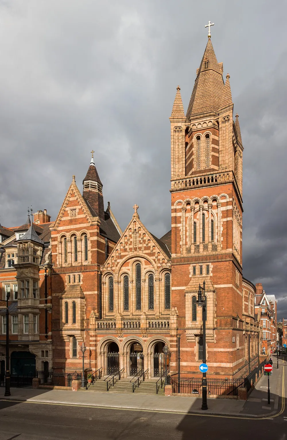 Cathedral of Holy Family (Ukrainian church), London — exterior