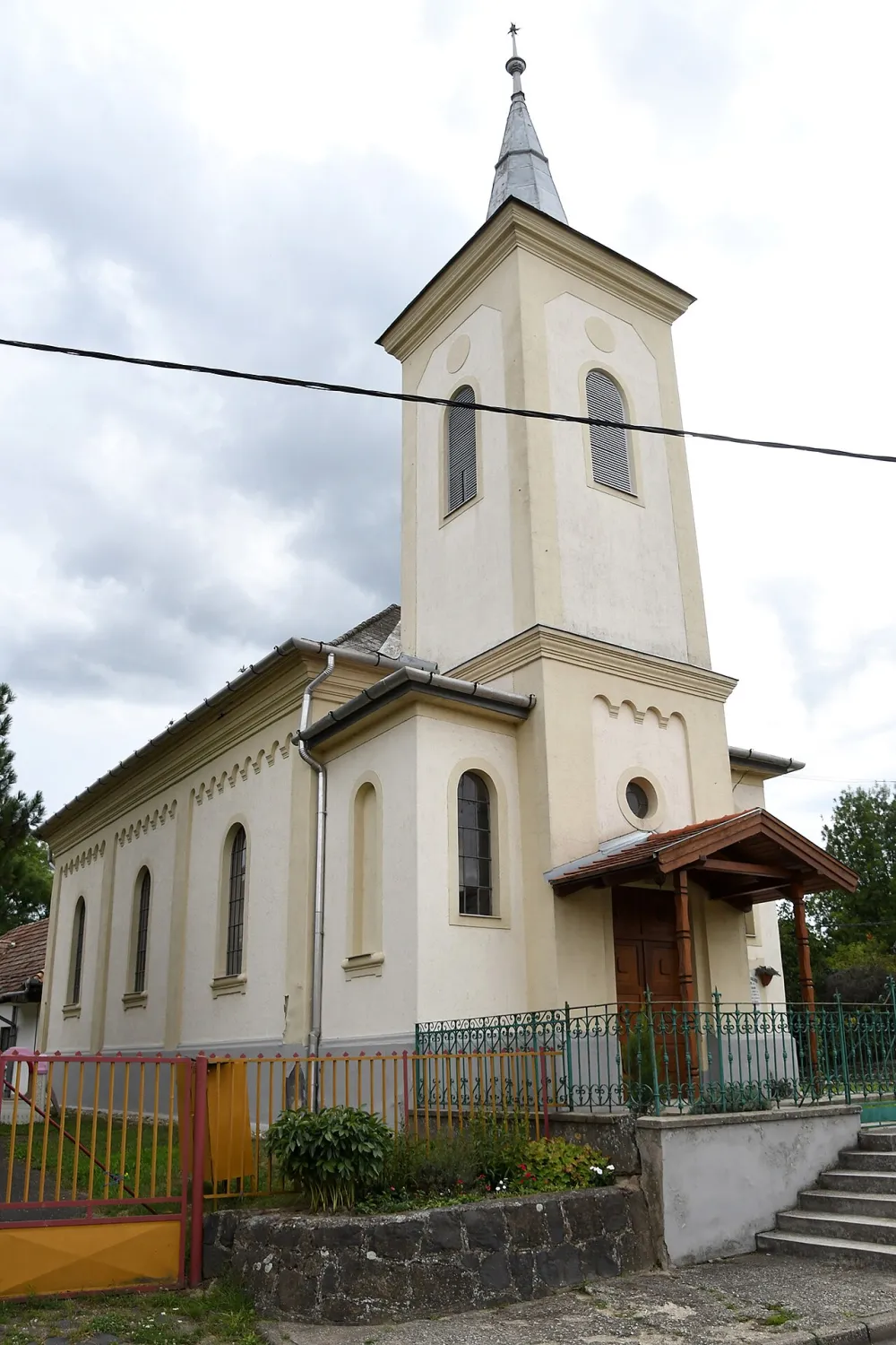 Szent András-templom, Váckisújfalu — exterior