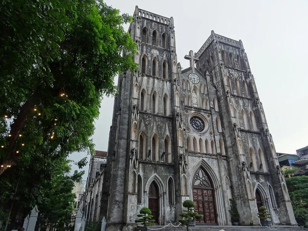 Nhà Thờ Lớn Hà Nội (Cathedral of St Joseph Hanoi), Hà Nội — exterior