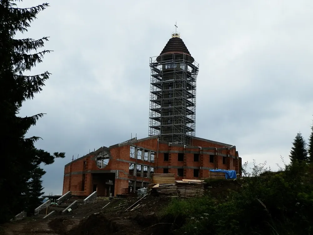 Kostol Panny Márie, Matky Cirkvi (hora Živčáková), Korňa — exterior