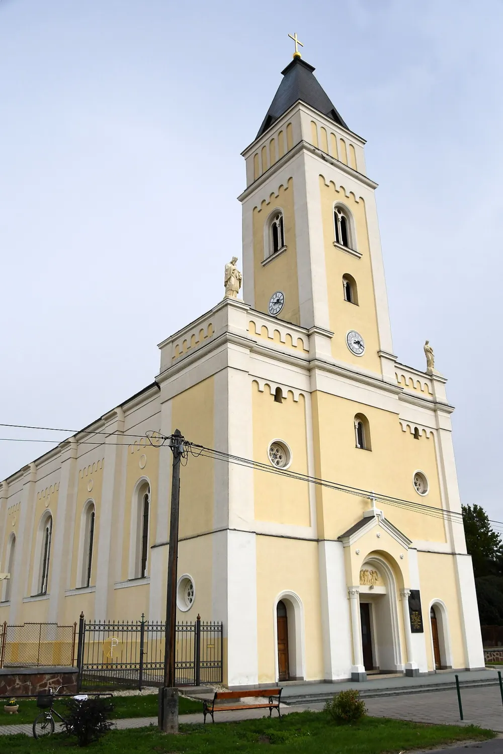 Utolsó vacsora-templom, Szil — exterior