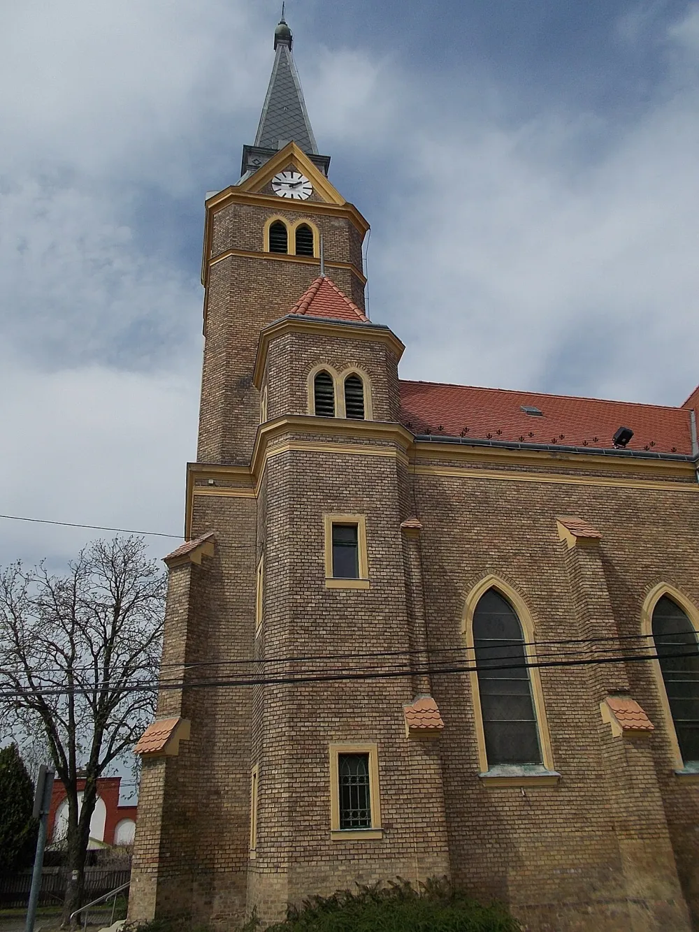 Rákosszentmihályi Szent Mihály-templom, Budapest — exterior