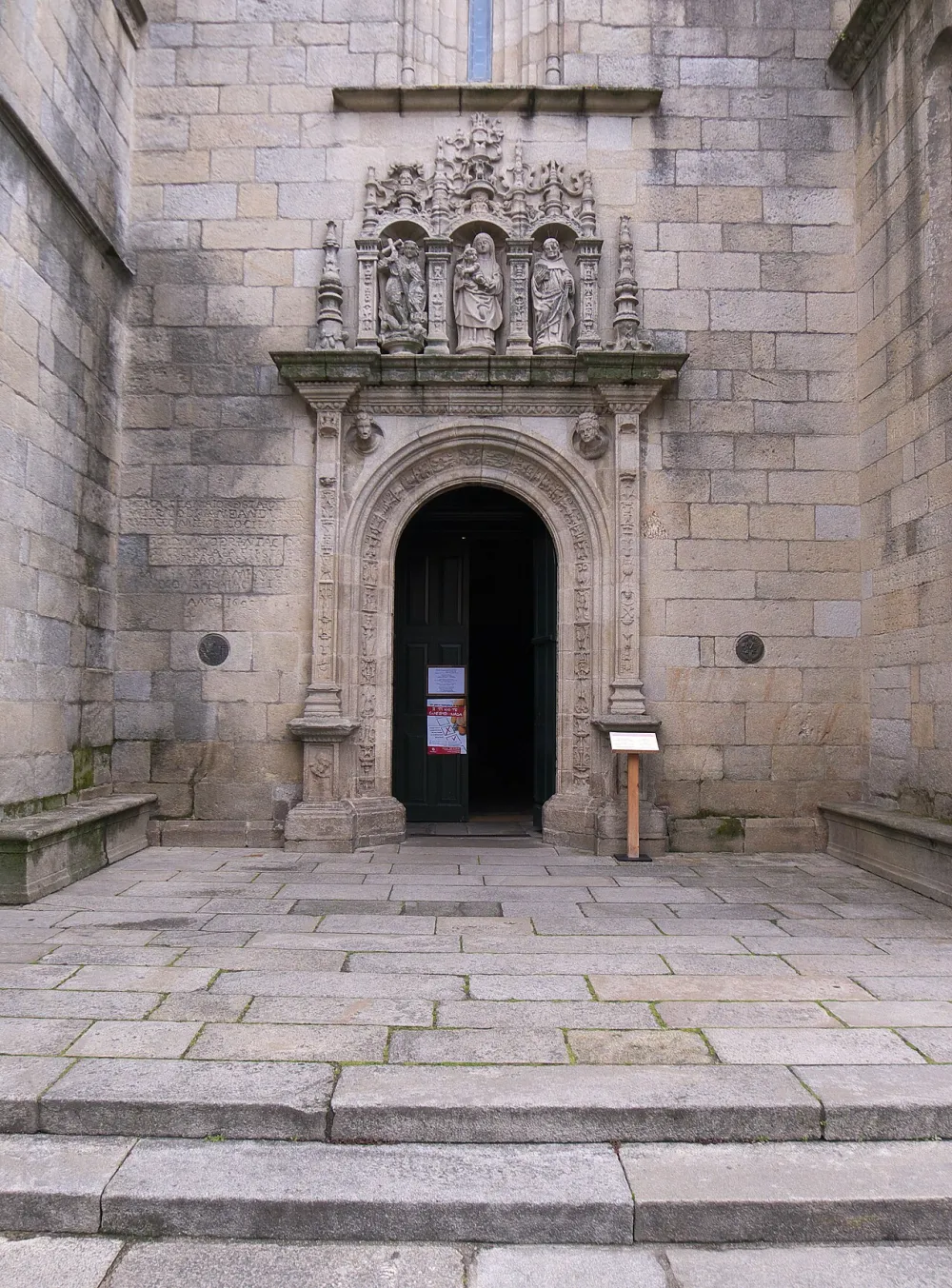 Real Basílica de Santa María la Mayor, Pontevedra — exterior