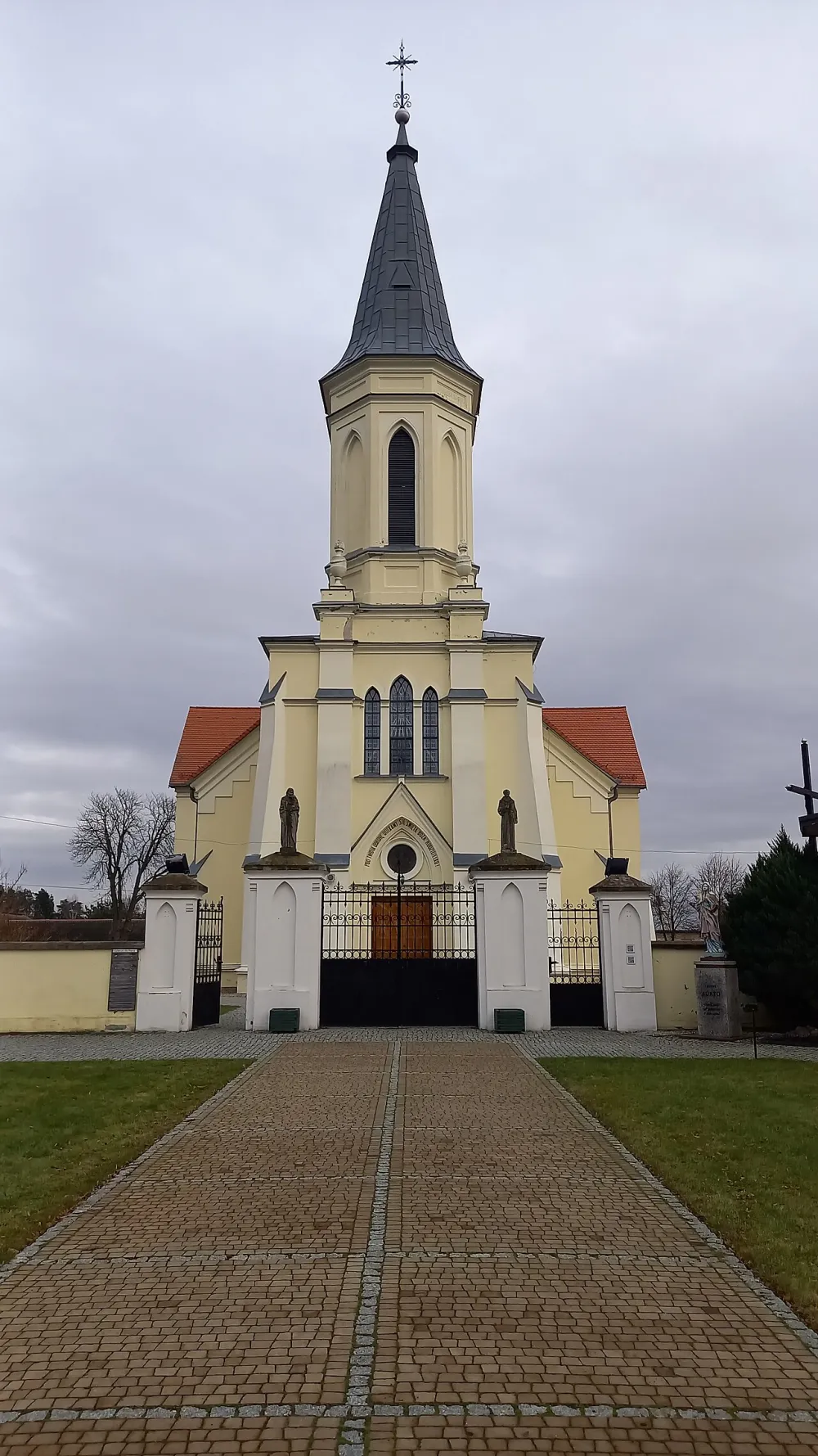 Narodzenia Najświętszej Maryi Panny, Pieczyska, Pieczyska — exterior