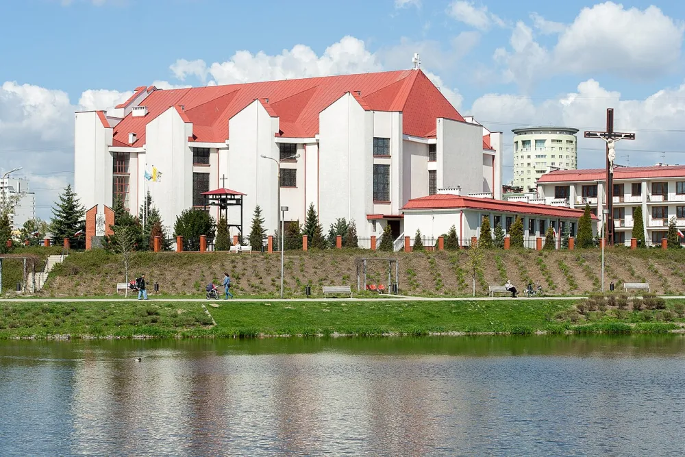 Św. Apostołów Jana i Pawła na Gocławiu, Warszawa, Warszawa — exterior