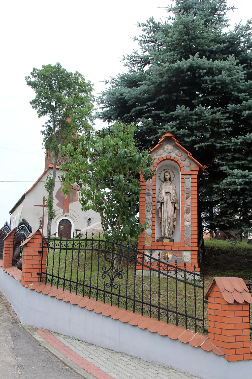 Św. Józefa i Matki Boskiej Częstochowskiej, Jedwabno, Jedwabno — exterior