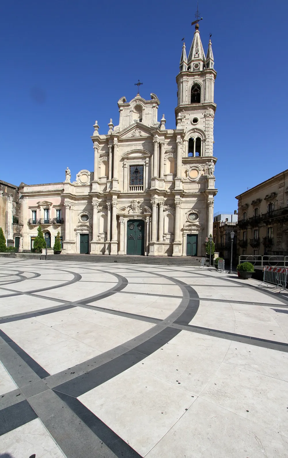 Basilica Collegiata dei Santi Apostoli Pietro e Paolo, Acireale — exterior