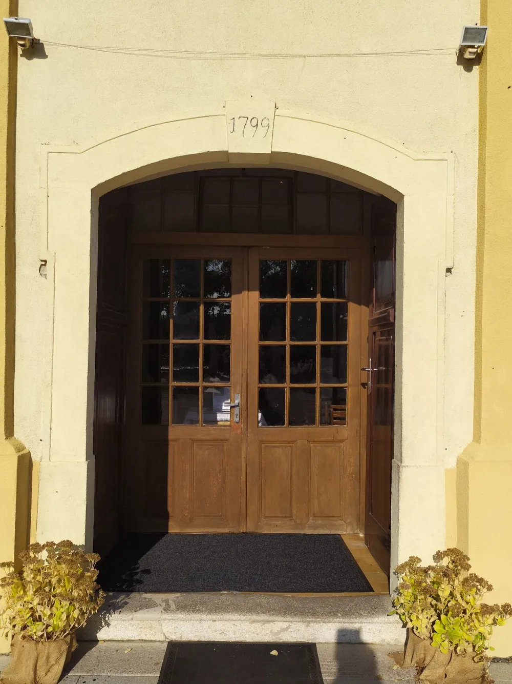 Farský kostol narodenia Panny Márie, Madunice — exterior