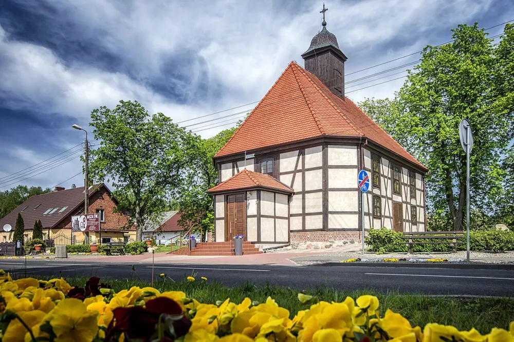 Narodzenia Najświętszej Maryi Panny, Niekłończyca, Niekłończyca — exterior