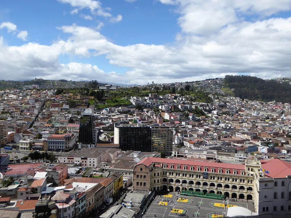 Basílica del Voto Nacional, Quito — exterior