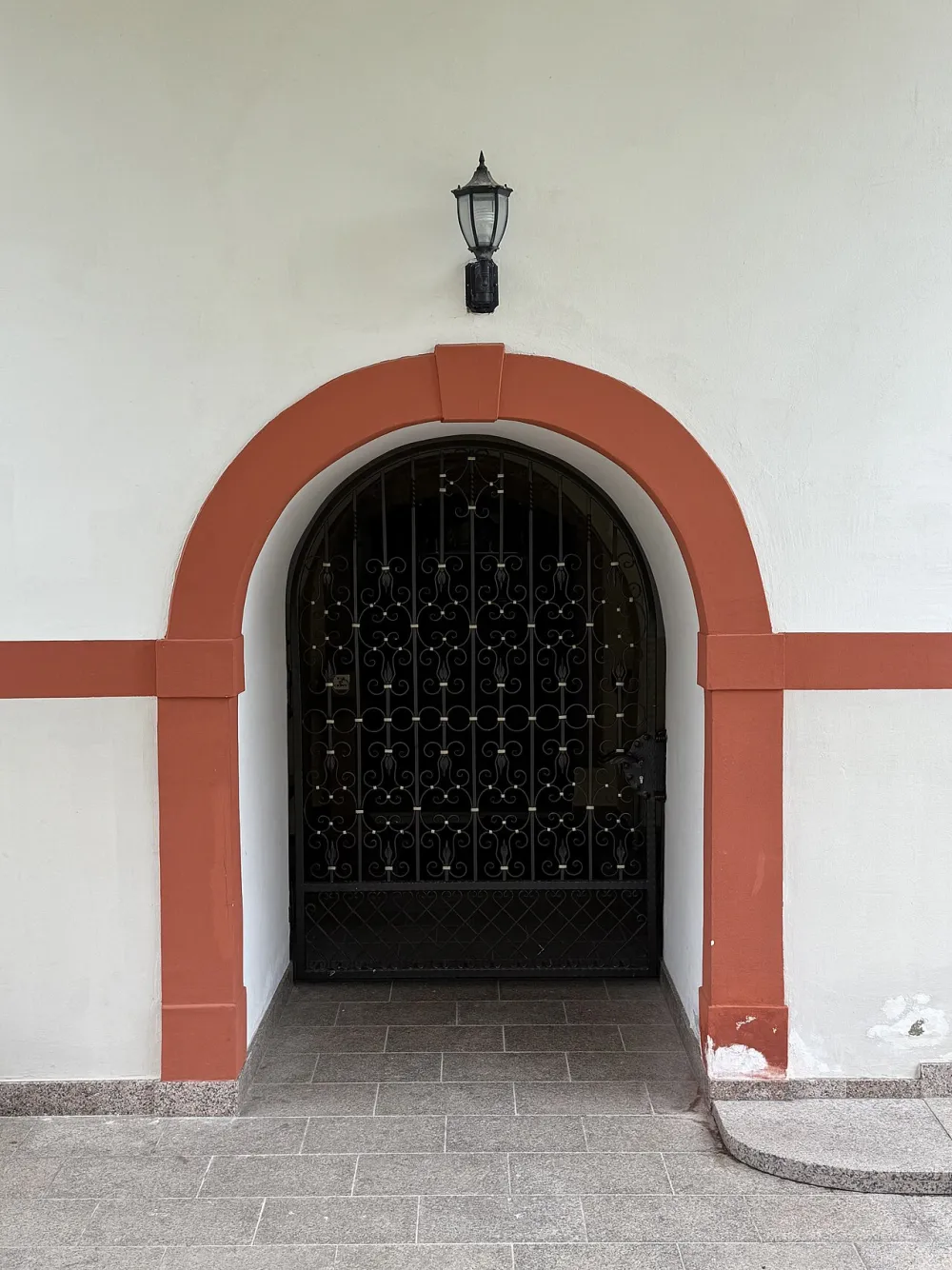 Sv. Petra i Pavla, Kašina — exterior