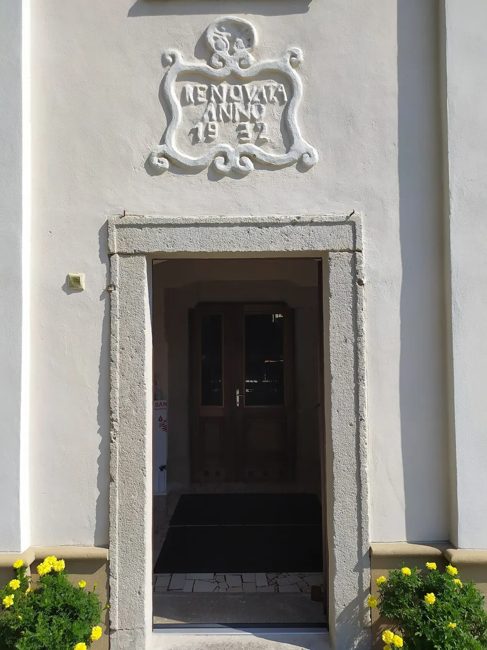 Farský kostol sv. Ladislava, Pusté Úľany — exterior