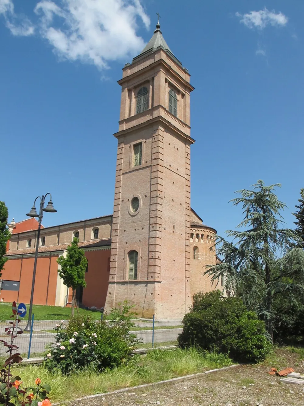 Chiesa di San Michele Arcangelo (Nonantola), Nonantola — exterior